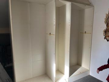 Garderobe beschikbaar voor biedingen