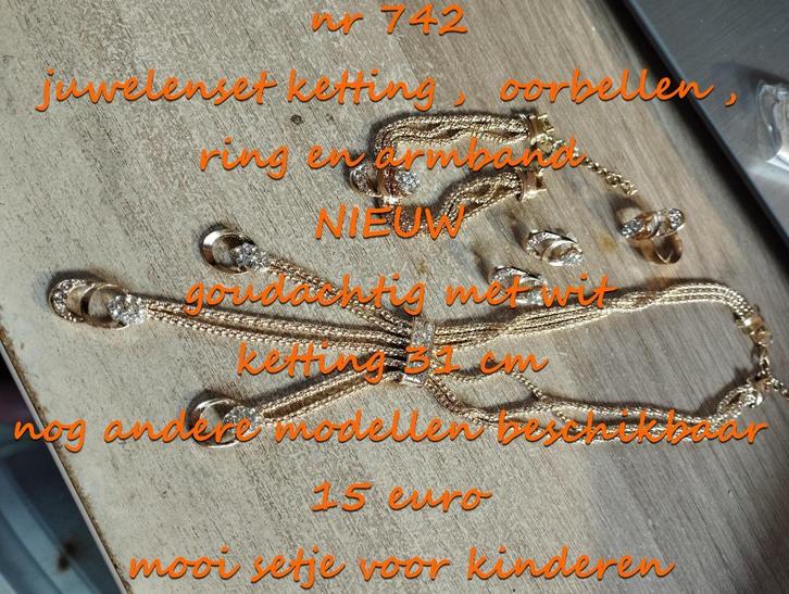 742. Parure de bijoux : collier, boucles d'oreilles, bracele, Bijoux, Sacs & Beauté, Colliers, Neuf, Autres matériaux, Blanc, Avec pendentif