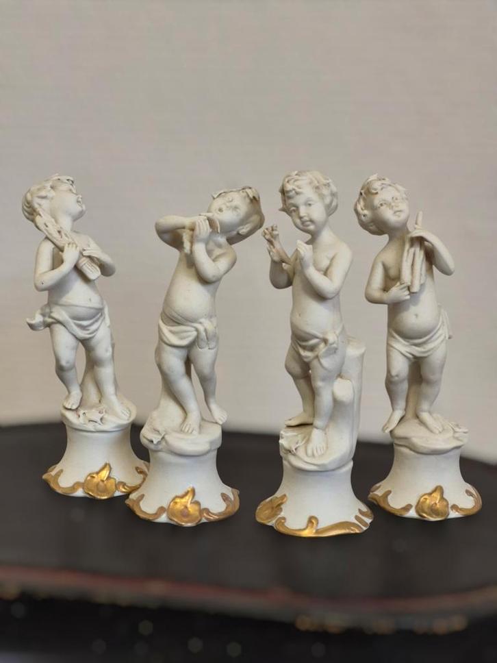 4 antieke engeltjes in biscuit Capodimonte Italië, Verzamelen, Beelden en Beeldjes, Zo goed als nieuw, Ophalen of Verzenden