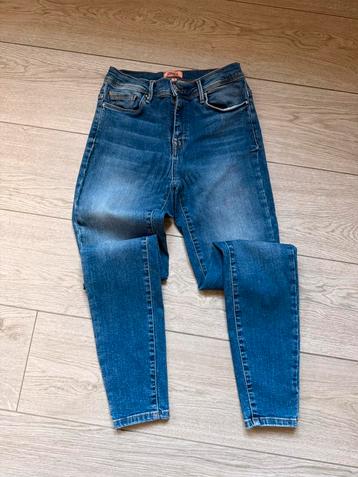 4 jeansbroeken Only mt 28/30 en 28/32 zgan beschikbaar voor biedingen