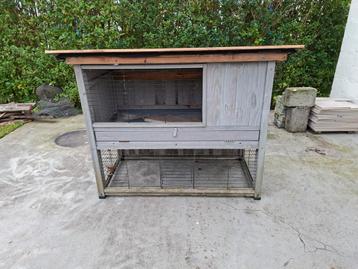 Konijnenhok (dak is 'gerenoveerd' )  beschikbaar voor biedingen