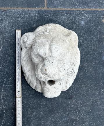 Leeuwenkop steen / fontein beschikbaar voor biedingen