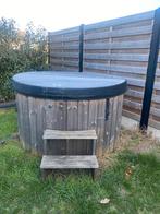 Hot tub welvaere met bubbelsysteem en onderwaterverlichting, Tuin en Terras, Ophalen, Zo goed als nieuw, Filter, Vast