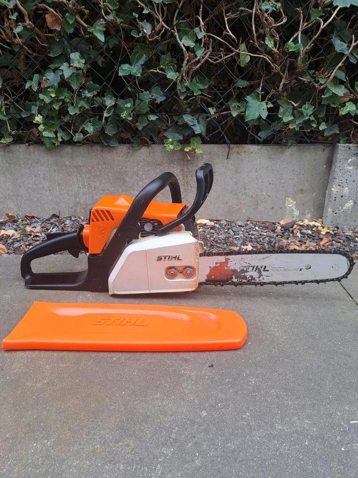 Scie à chaîne à essence Stihl MS180 30 cm, Jardin & Terrasse, Scies manuelles, Utilisé, Scie à arbre, Enlèvement ou Envoi