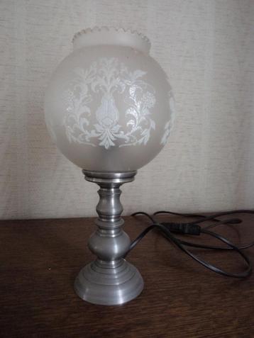 Schemerlamp/tafellamp in tin en mat glas. beschikbaar voor biedingen