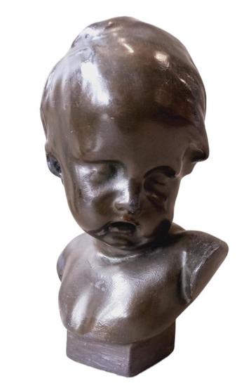 bronskleurig kinderbuste., Enlèvement