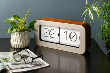Wand-/Tafelklok Karlsson Matiz – Bamboe Warm Grijs *NIEUW*, Ophalen of Verzenden, Nieuw, Digitaal