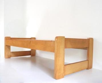 Vintage grenen salontafel beschikbaar voor biedingen