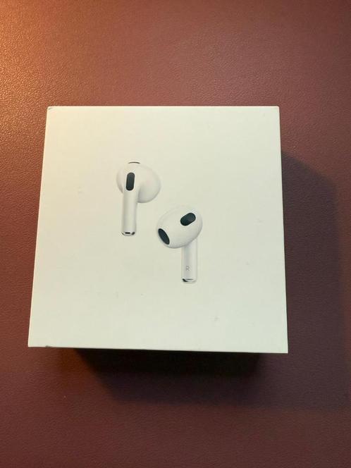 Airpods generatie 3 met magsafe oplaadcase, Telecommunicatie, Mobiele telefoons | Oordopjes, Gebruikt, In gehoorgang (in-ear)