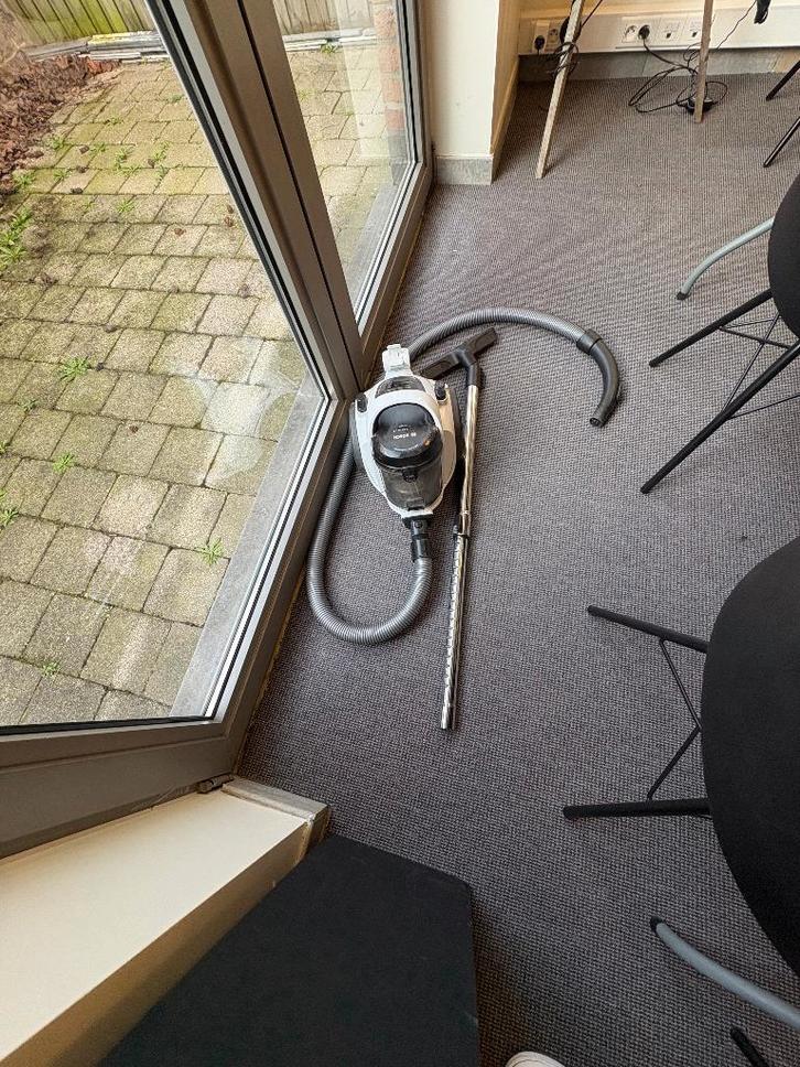 GRATIS Sledestofzuiger zonder zak, Elektronische apparatuur, Stofzuigers, Gebruikt, Stofzuiger, 1200 tot 1600 watt, Reservoir