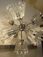 Deze prachtige glazen tulpenkroonluchter is geproduceerd doo, Ophalen, Nieuw, Glas