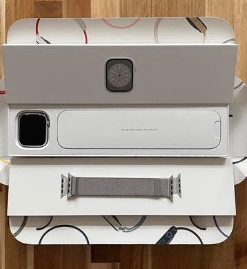 Apple Watch 8 Aluminium Silver 45mm + Bracelet Milanais beschikbaar voor biedingen
