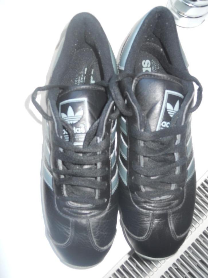 Sportschoenen, Sport en Fitness, Loopsport en Atletiek, Zo goed als nieuw, Snelheids- of Stappenmeter, Hardlopen, Adidas, Ophalen