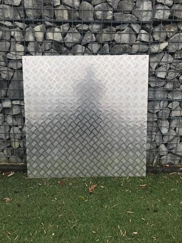 Plaques diamantées en aluminium usagées soignées 1 m x 1 m
