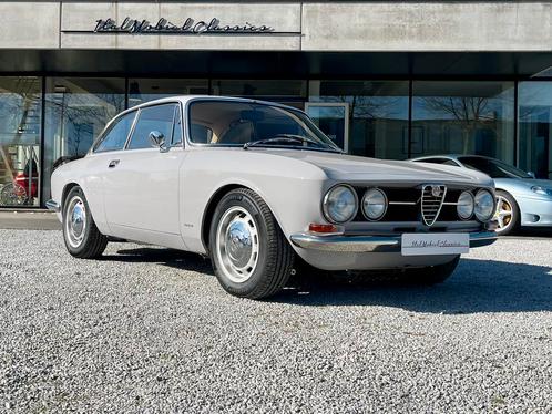 Alfa Rome GT 1750 ste serie (nieuw opgebouwd), Auto's, Alfa Romeo, Bedrijf, Te koop, GT, Benzine, Leder, Ophalen