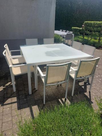 Table  8 pers 155 x 155  + 8 chaises BRISTOL