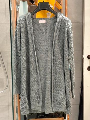 Mooie grijze gilet van Cassis (S). beschikbaar voor biedingen