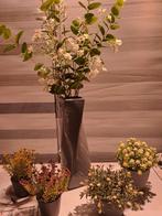 Vaas en decoratie bloemen in potje., Ophalen, Zo goed als nieuw