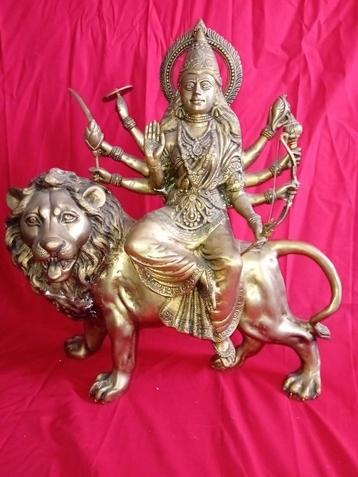 Bronzen beeld - Godin Durga op Leo