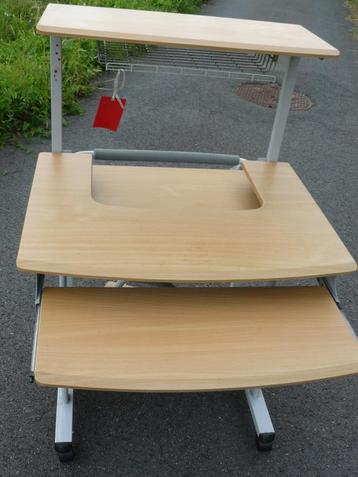 Pctafel in nieuwstaat beschikbaar voor biedingen