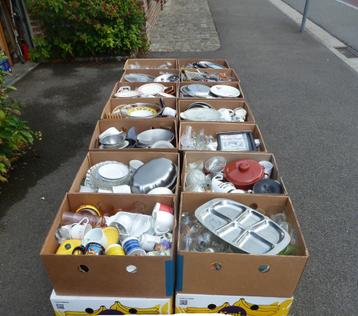 caisses de vaisselle (25 caisses dispos) beschikbaar voor biedingen
