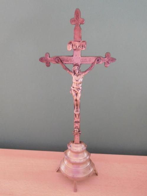 Christ sur la Croix tripode, Antiquités & Art, Antiquités | Objets religieux, Enlèvement ou Envoi