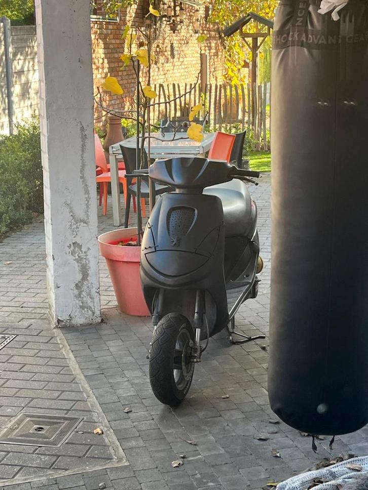 Viva city 2004  b klasse 50 cc, Fietsen en Brommers, Scooters | Peugeot, Gebruikt, Vivacity, Klasse B (45 km/u), Tweetakt, Ophalen