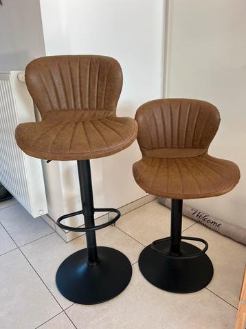 Tabourets/ chaises hautes beschikbaar voor biedingen