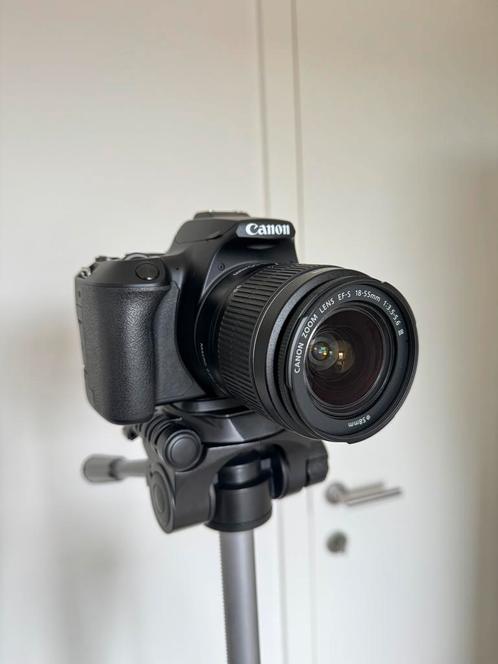 Canon EOS 250D + oplader + 16GB memory card + Statief, Audio, Tv en Foto, Fotocamera's Digitaal, Spiegelreflex, Canon, Ophalen