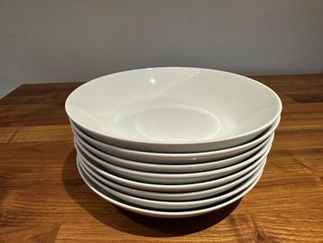 8 witte diepe borden - diameter 20cm beschikbaar voor biedingen
