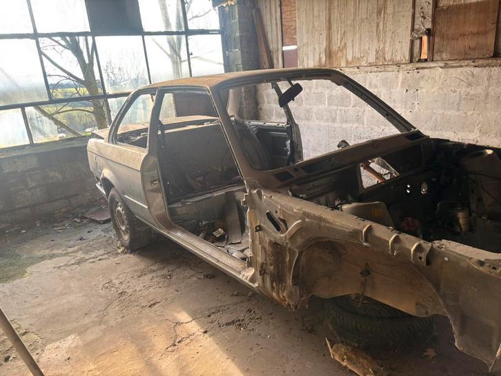 Caisse e30 318, Autos, BMW, Particulier, Série 3, Toit ouvrant, Coupé, 2 portes, Enlèvement