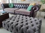 3 zit chesterfield look met bijhorende poef, Huis en Inrichting, Ophalen, Zo goed als nieuw, Driepersoons, Leer