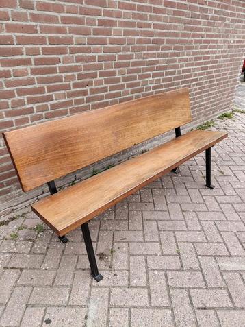 Kerkbank uit Friesland - zwaar eikenhout beschikbaar voor biedingen