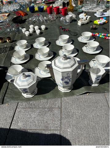 Antieke porseleinen koffieset uit Limoges beschikbaar voor biedingen