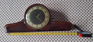 vintage schoorsteenklok beschikbaar voor biedingen