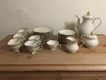 Porseleinen servies met goud beschikbaar voor biedingen