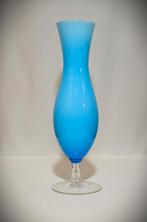 Kobaltblauwe opaalglas vaas, Huis en Inrichting, Woonaccessoires | Vazen, Ophalen, Blauw, Minder dan 50 cm, Glas