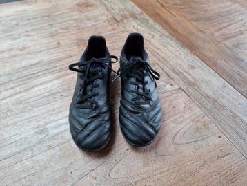 Chaussures de football noires Kipsta taille 35, Enlèvement ou Envoi, Utilisé