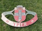 Oude houten borden uit de stad Ieper, Ophalen