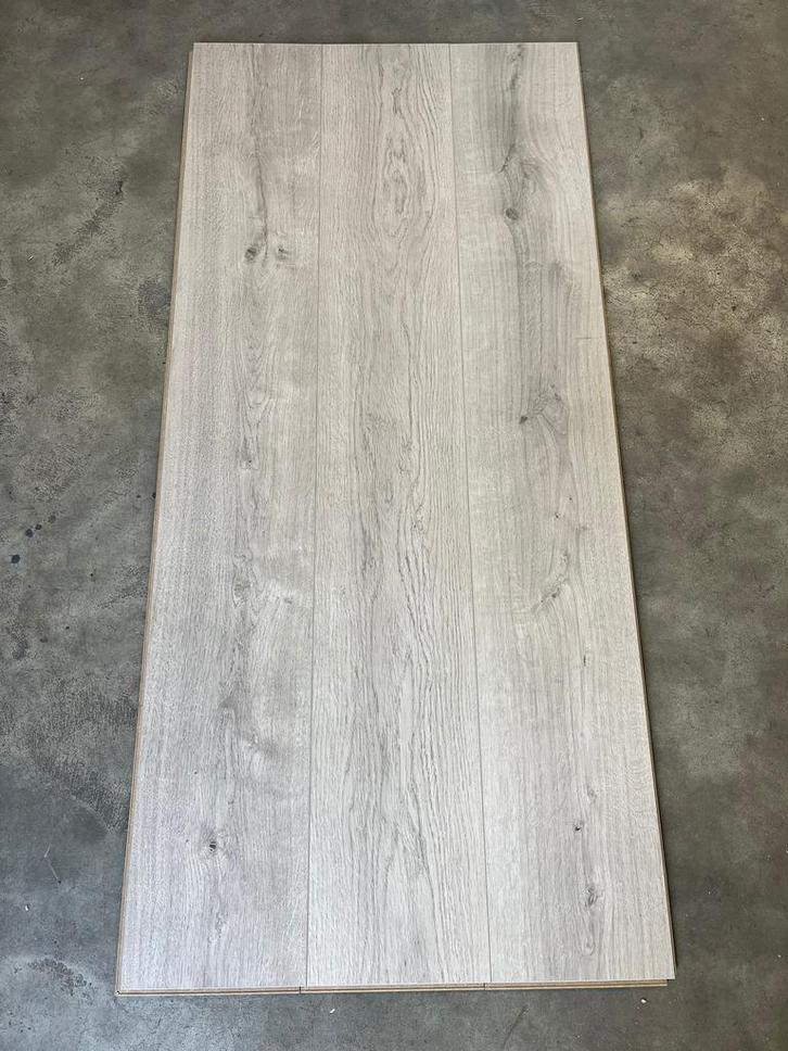 Restpartij laminaat estelle grijs eik 8mm, Zakelijke goederen, Machines en Bouw | Houtbewerking, Ophalen