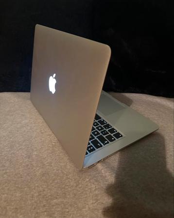 MacBook  beschikbaar voor biedingen