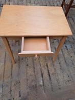 Kindertafeltje, bijzettafel, Kinderen en Baby's, Kinderkamer | Tafels en Stoelen, Ophalen, Zo goed als nieuw, Tafel(s)