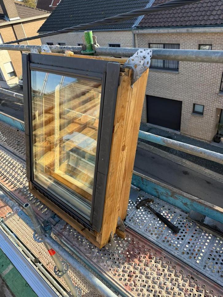 VERSCHILLENDE VELUXEN AANWEZIG + MONTAGE MOGELIJK, Bricolage & Construction, Vitres, Châssis & Fenêtres, Comme neuf, Double vitrage