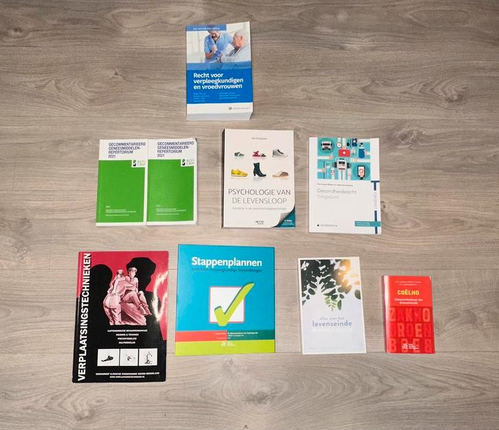 Verpleegkundige boeken, Diversen, Verpleegmiddelen, Zo goed als nieuw, Ophalen