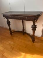 Antieken wandtafeltje met leeuwkopjes, Ophalen