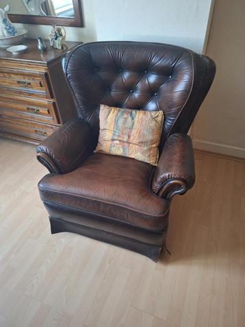 Lederen fauteuil beschikbaar voor biedingen