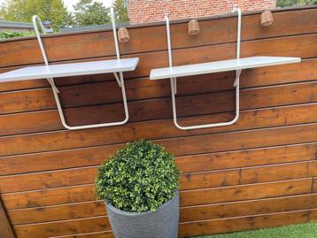 Twee balkon hang tafeltjes l 60 cm /Br 40 cm beschikbaar voor biedingen
