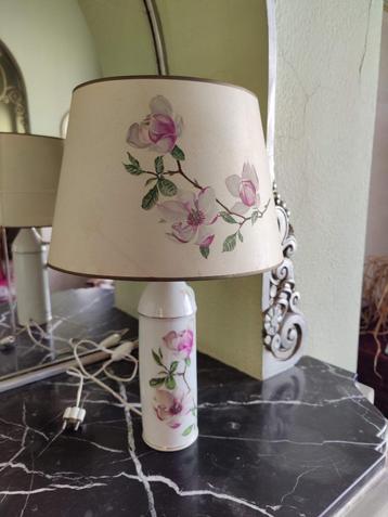 Lampe en porcelaine à motif floral (Limoges), Enlèvement