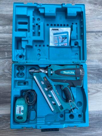 MAKITA GN 900 NIETMACHINE IN KOFFER  beschikbaar voor biedingen