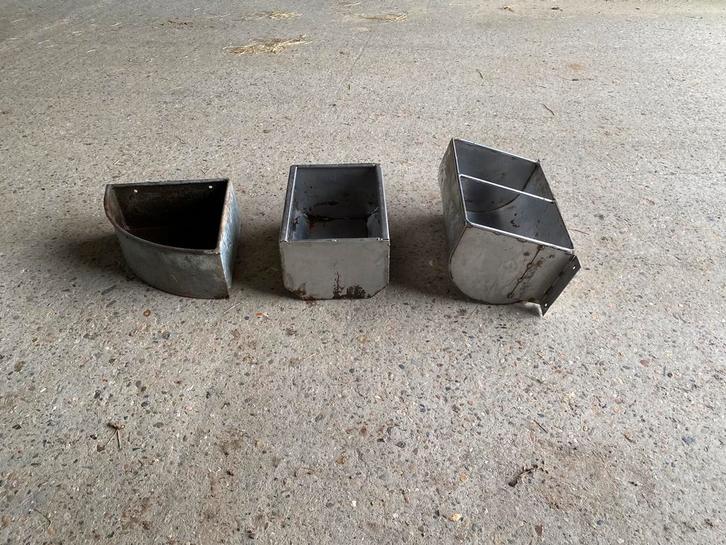 Diverse voerbakken voor paarden te koop, Dieren en Toebehoren, Stalling en Weidegang, Stalling, Accessoires